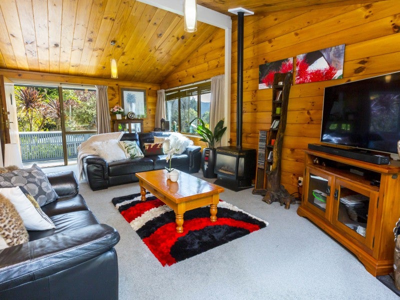 7 Goodwin Place, Pinehaven, Upper Hutt - Carousel 2