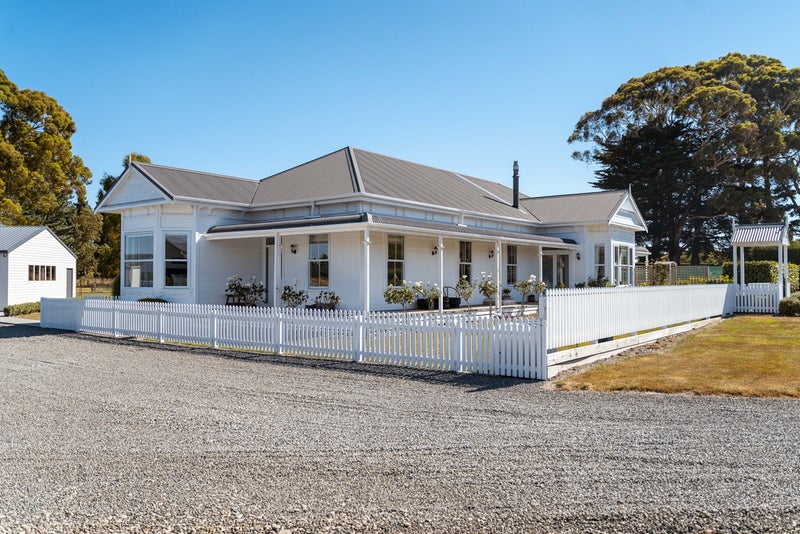 76F Willow Park Drive, Masterton - Carousel 1