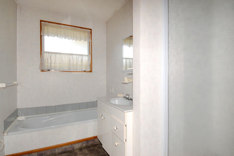 7 Laura Kent Place, Woolston, Christchurch - Carousel 12