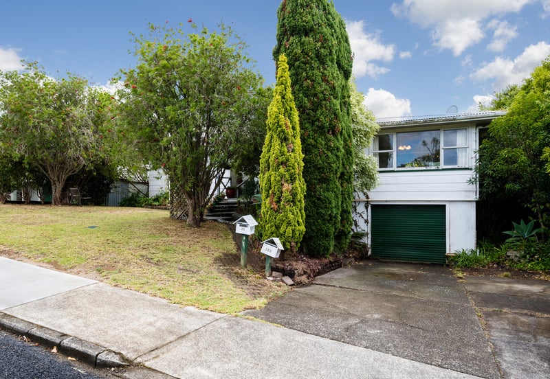 38 Judkins Crescent, Cockle Bay, Auckland - Carousel 1