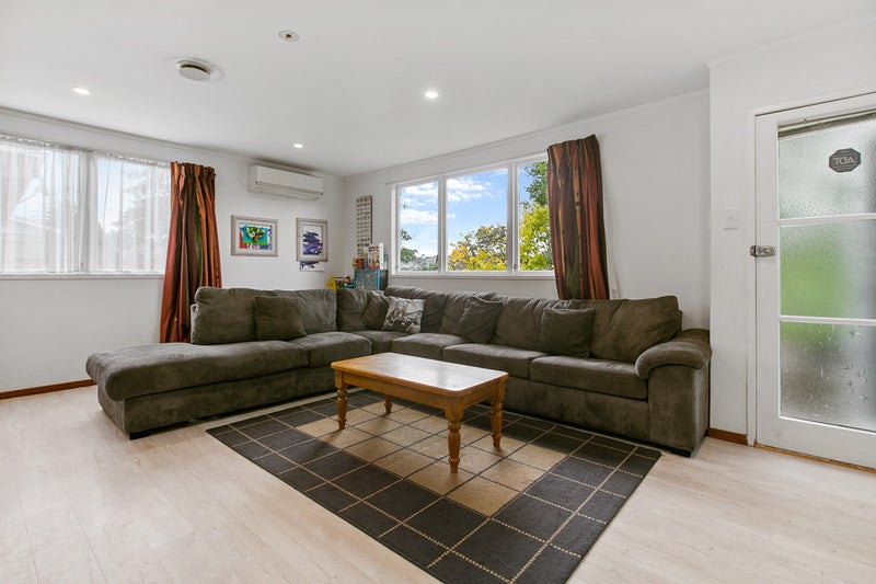 25 Arlette Place, Massey, Auckland - Carousel 2