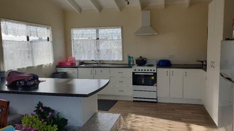 2/13 Crown Crescent, Ōtara, Auckland - Carousel 1