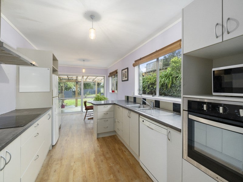 34 Prospect Terrace, Johnsonville, Wellington - Carousel 2