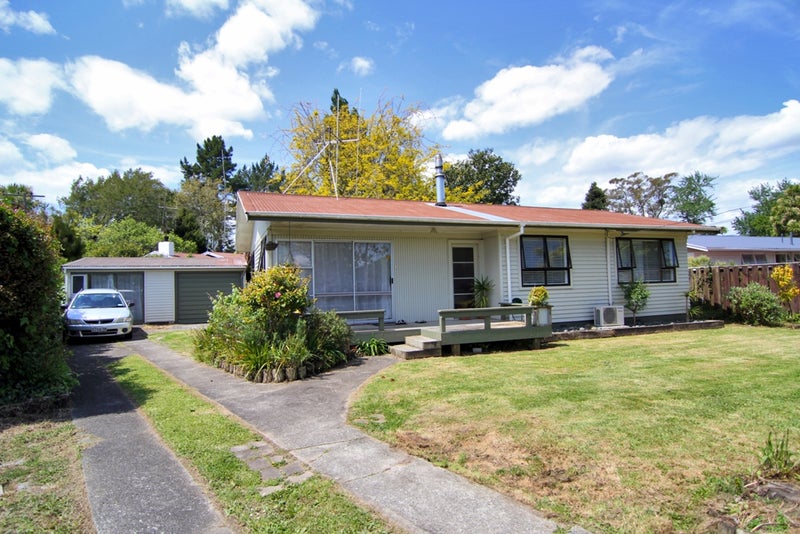 11 Parkdale Place, Glenview, Hamilton - Carousel 2