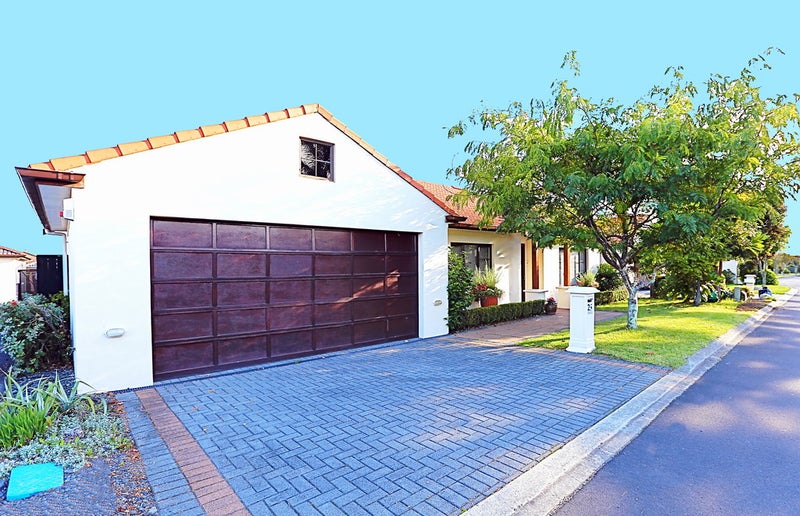 25 Seneca Court, Golflands, Auckland - Carousel 1