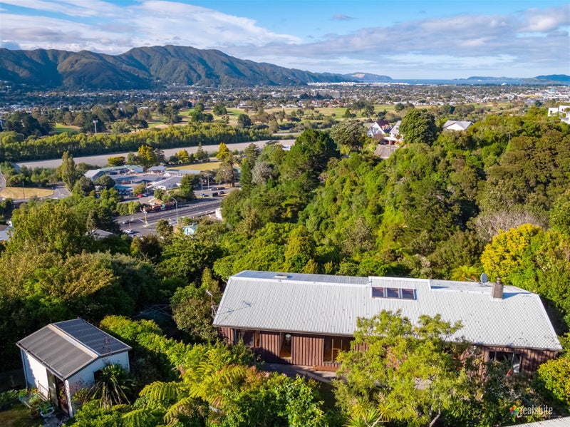 18 Vista Grove, Kelson, Lower Hutt - Carousel 2