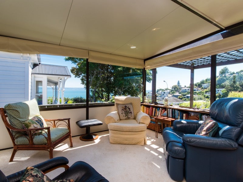 8 Bay View Road, Bluff Hill, Napier - Carousel 2