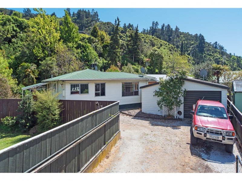 8 Burn Place, The Brook, Nelson - Carousel 19