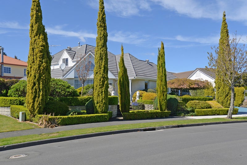 13 Comeskey Grove, Elderslea, Upper Hutt - Carousel 1