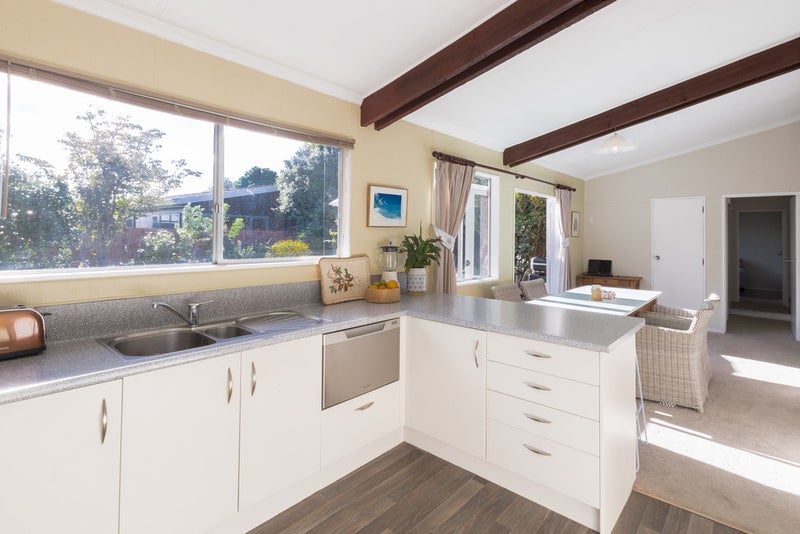 7 Kapiti Place, Awapuni, Palmerston North - Carousel 1