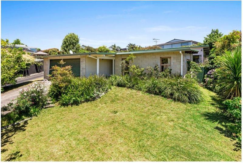 17 Sarah Place, Farm Cove, Auckland - Carousel 1