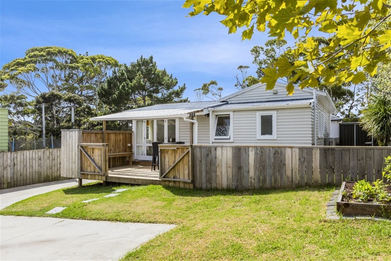 40B Cresta Avenue, Beach Haven, Auckland - Carousel 1