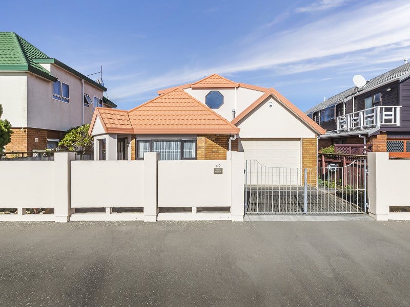42 Devonshire Road, Miramar, Wellington - Carousel 1