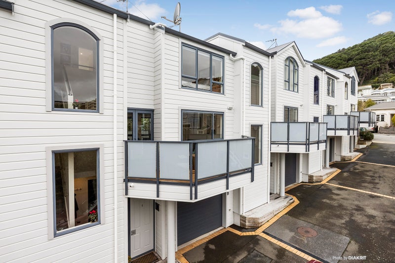 4/96 Austin Street, Mount Victoria, Wellington - Carousel 1