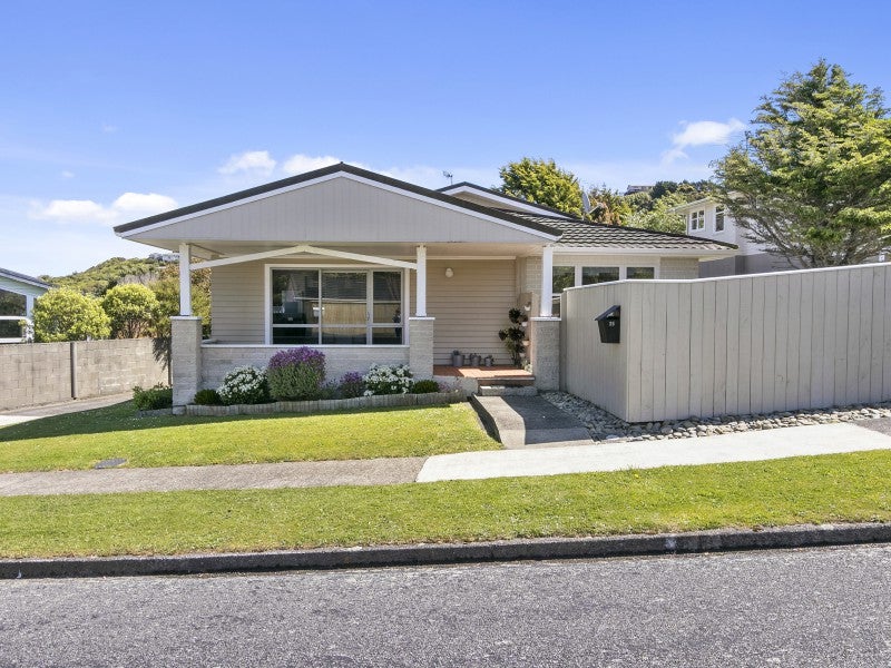 25 Laurel Grove, Maungaraki, Lower Hutt - Carousel 1