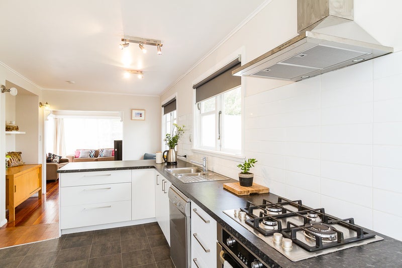 24 Thackeray Street, Trentham, Upper Hutt - Carousel 2