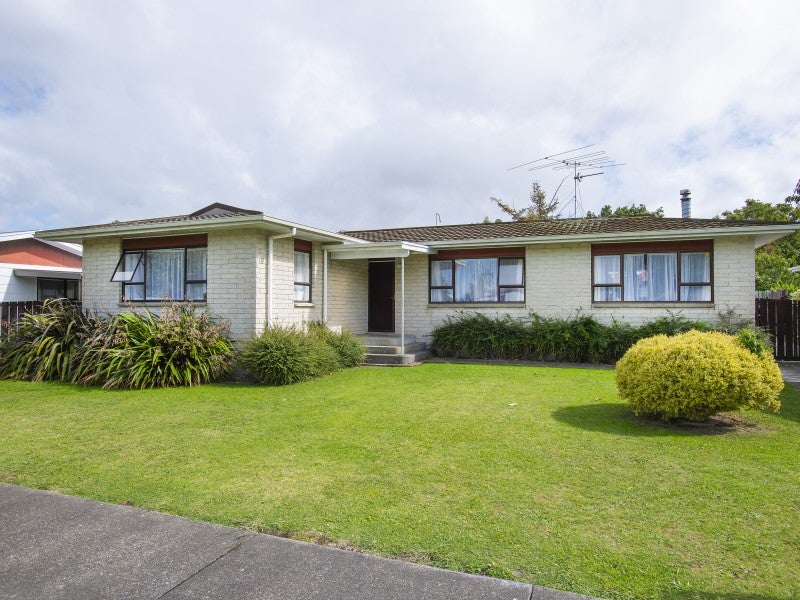 6 U'Ren Place, Riverdale, Gisborne - Carousel 1