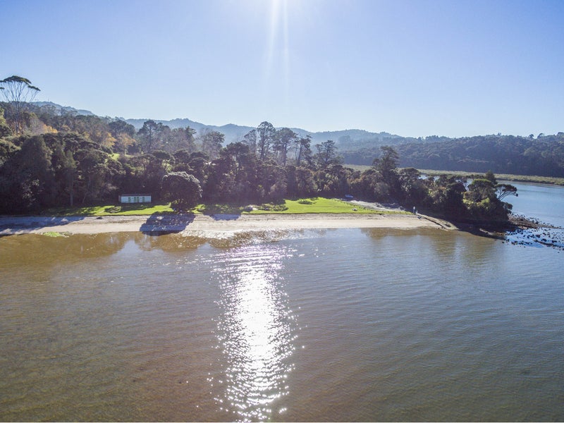 693 Huia Road, Parau, Auckland - Carousel 16