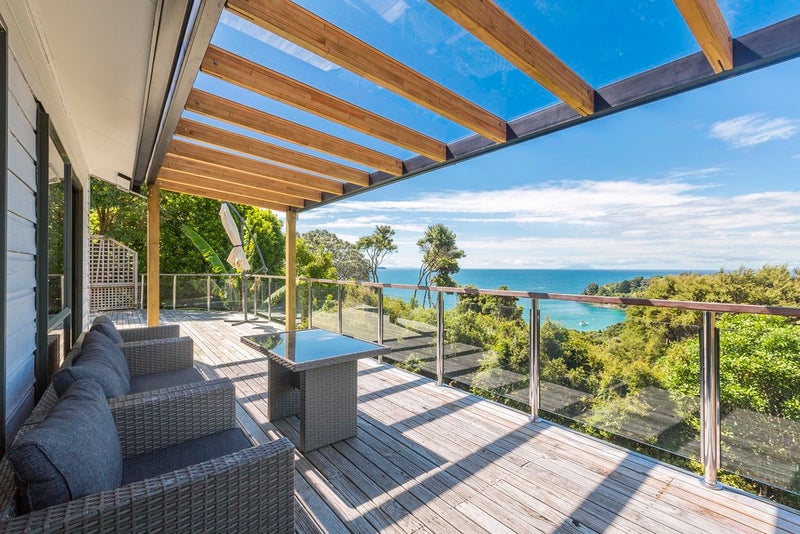 73 Queens Drive, Oneroa, Waiheke Island - Carousel 2