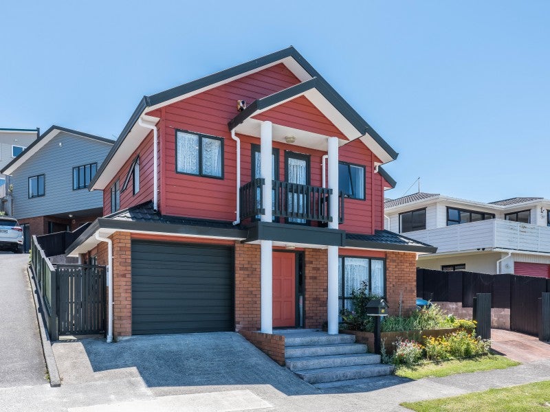 5A Waiwera Crescent, Maupuia, Wellington - Carousel 1