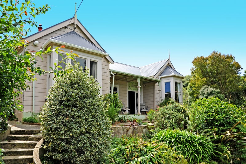 30 Adderley Terrace, Ravensbourne, Dunedin - Carousel 1