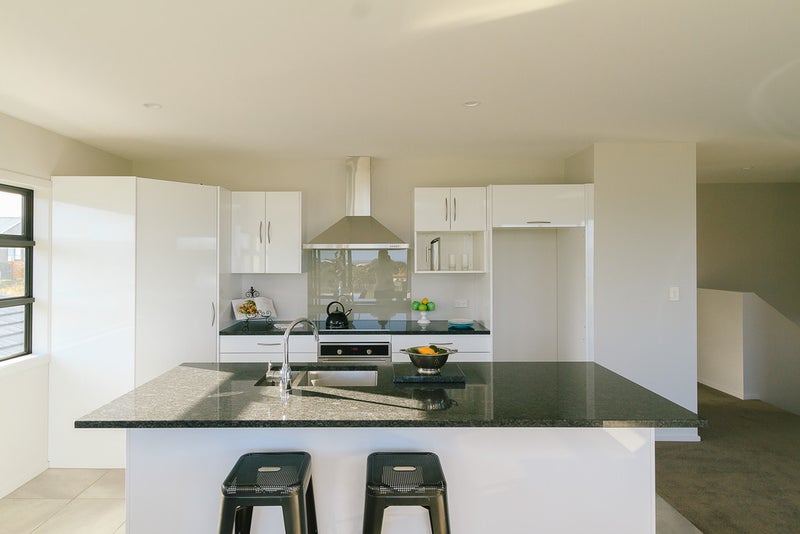 8 Lime Grove, Maungaraki, Lower Hutt - Carousel 2