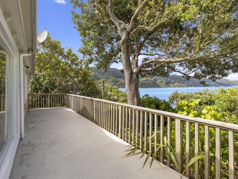 1 Church Lane, Point Howard, Lower Hutt - Carousel 1