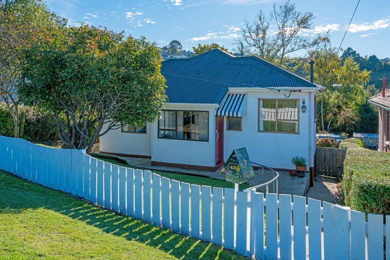 42 Brockville Road, Glenross, Dunedin - Carousel 1