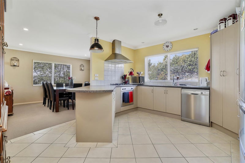 56 Discovery Drive, Flagstaff, Hamilton - Carousel 2