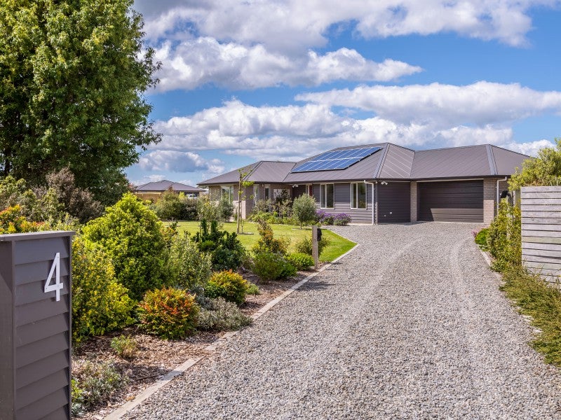 4 Valkyrie Close, Carterton - Carousel 1