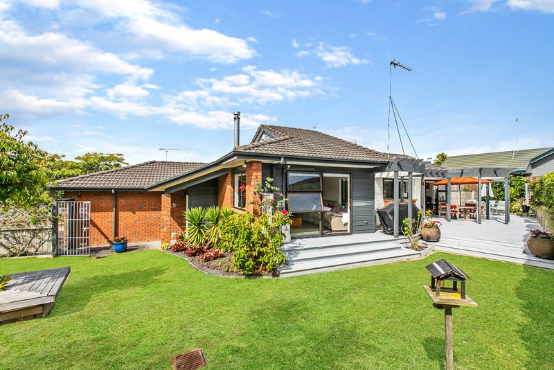 4 Woodview Rise, Botany Downs, Auckland - Carousel 1