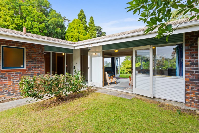 96 Cliff View Drive, Green Bay, Auckland - Carousel 2