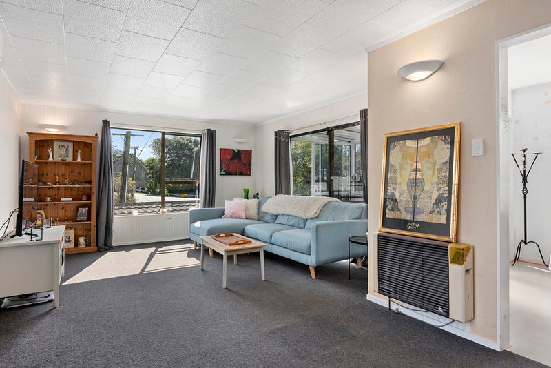 10 Oak Avenue, Paremata, Porirua - Carousel 2