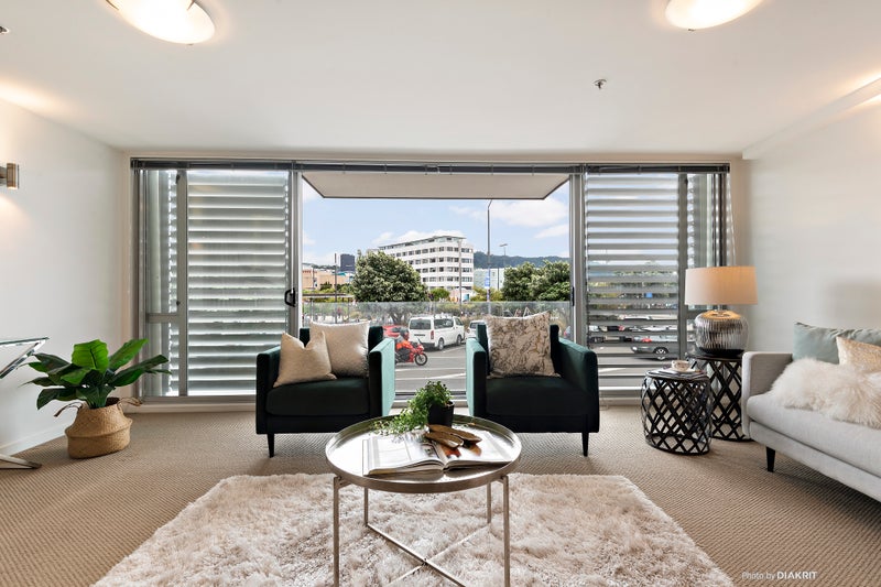 9/74 Oriental Parade, Oriental Bay, Wellington - Carousel 2