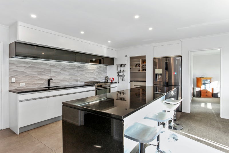 16 Little Oaks Drive, Yaldhurst, Christchurch - Carousel 2