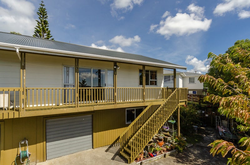 20B Bloomsbury Grove, Newlands, Wellington - Carousel 1