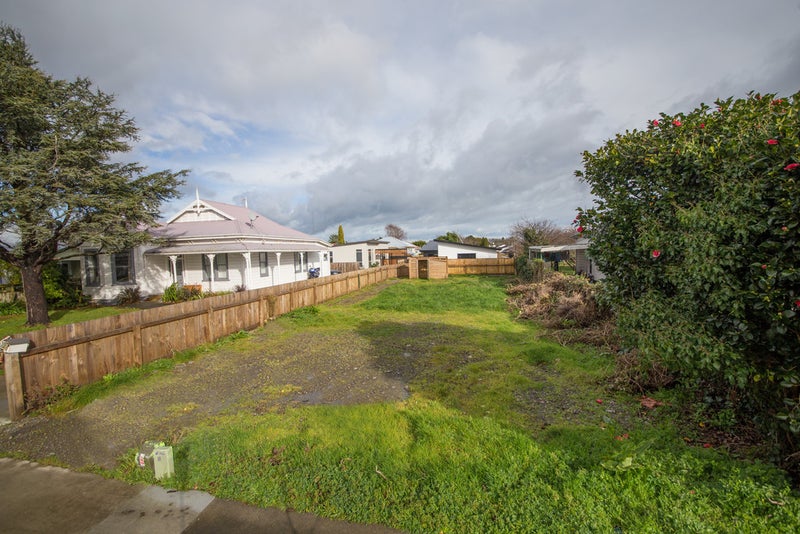 8 Hereford Street, West End, Palmerston North - Carousel 1