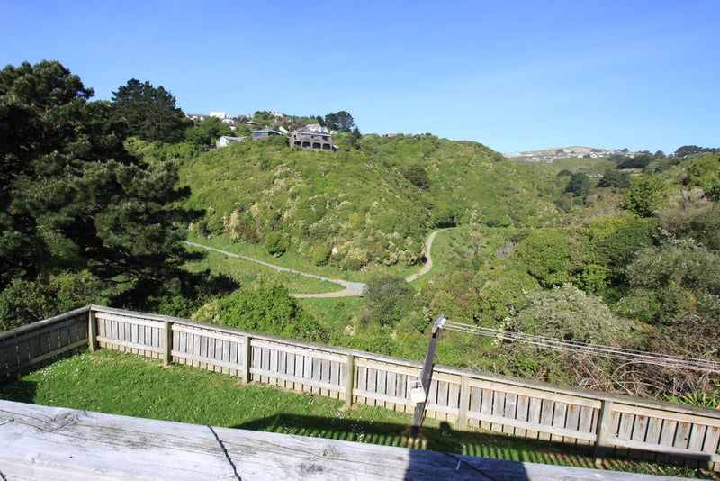 70 Mark Avenue, Paparangi, Wellington - Carousel 2
