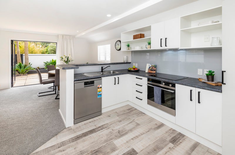 1/11 Paparoa Road, Howick, Auckland - Carousel 2