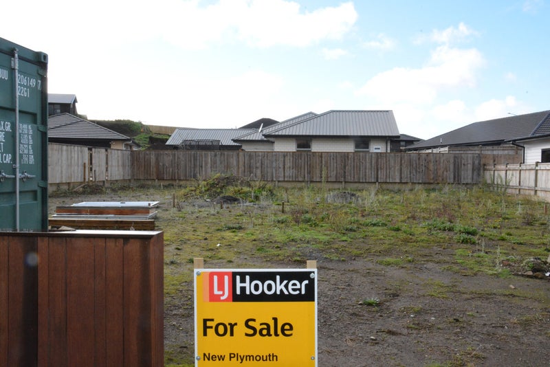 39 Cyrus Street, Whalers Gate, New Plymouth - Carousel 1