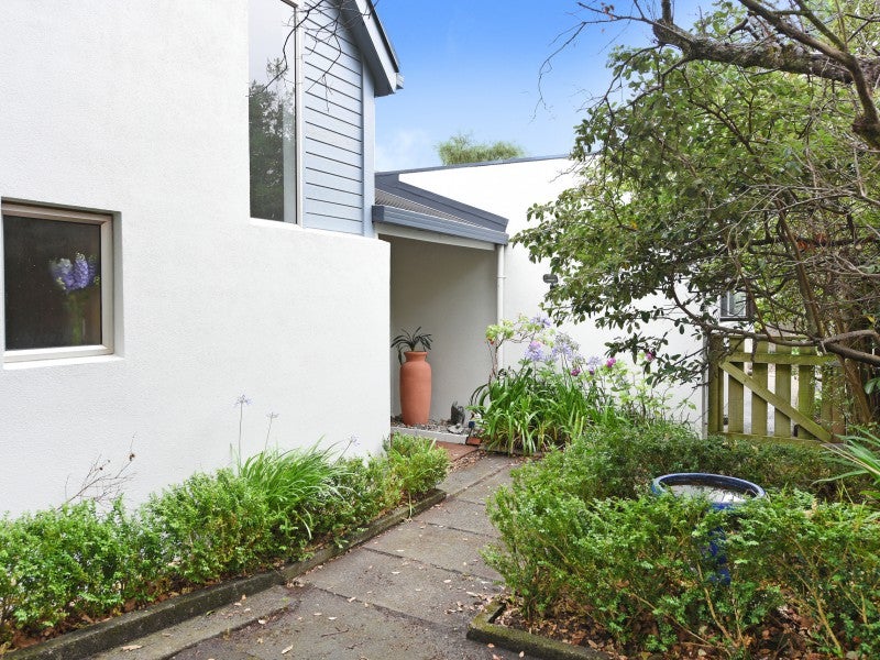 20 St Columbans Grove, Boulcott, Lower Hutt - Carousel 2