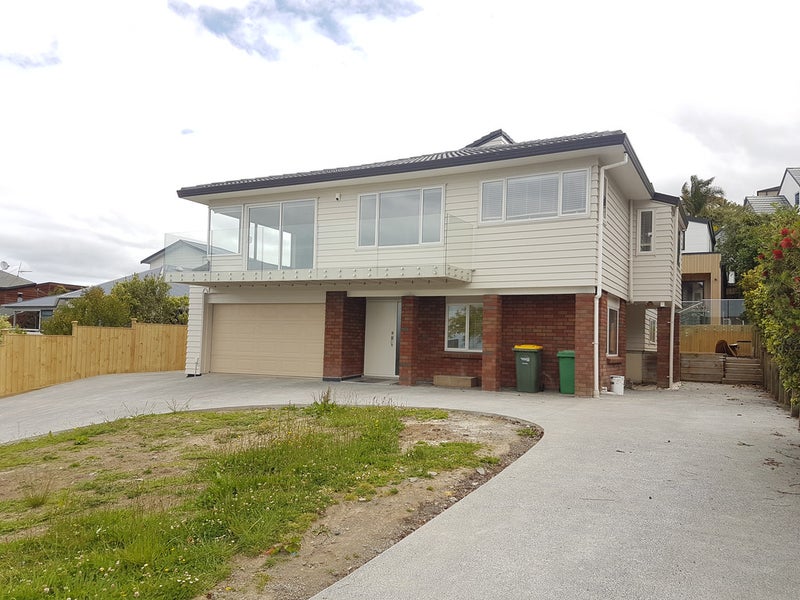 5 Calypso Place, Rothesay Bay, Auckland - Carousel 1