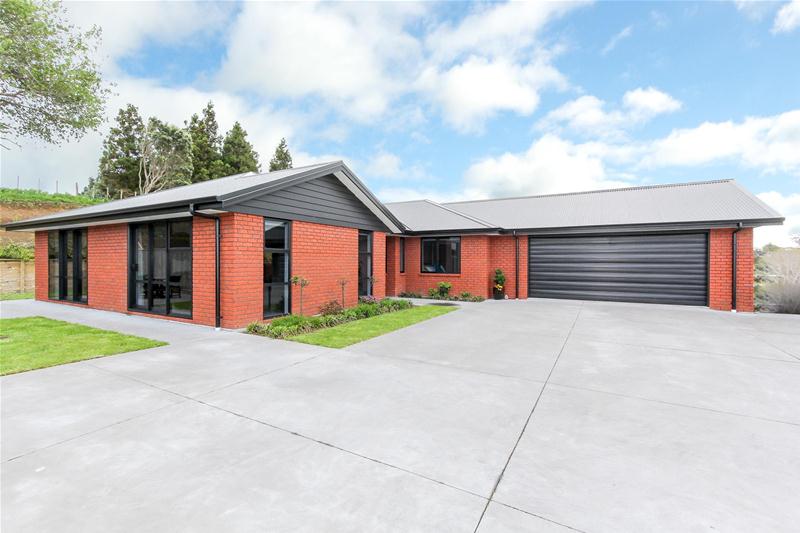 17 Garrett Drive, Whalers Gate, New Plymouth - Carousel 1