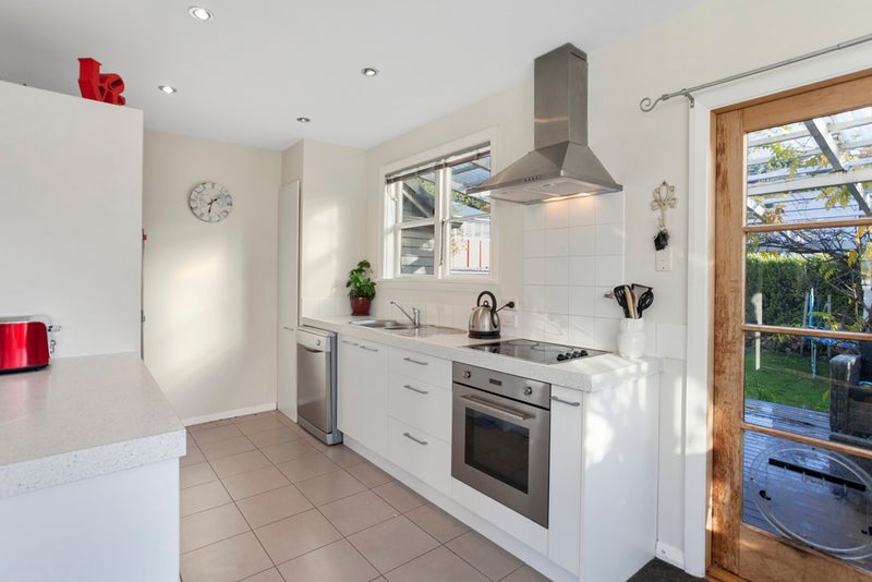 20 Albert Terrace, Saint Martins, Christchurch - Carousel 2