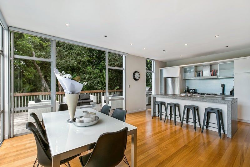 52A Codrington Crescent, Mission Bay, Auckland - Carousel 2