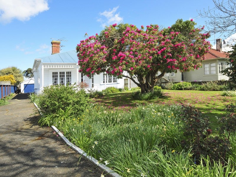 167 Whites Line East, Waiwhetu, Lower Hutt - Carousel 17