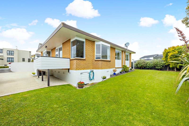 2/22 Santa Monica Place, Goodwood Heights, Auckland - Carousel 1