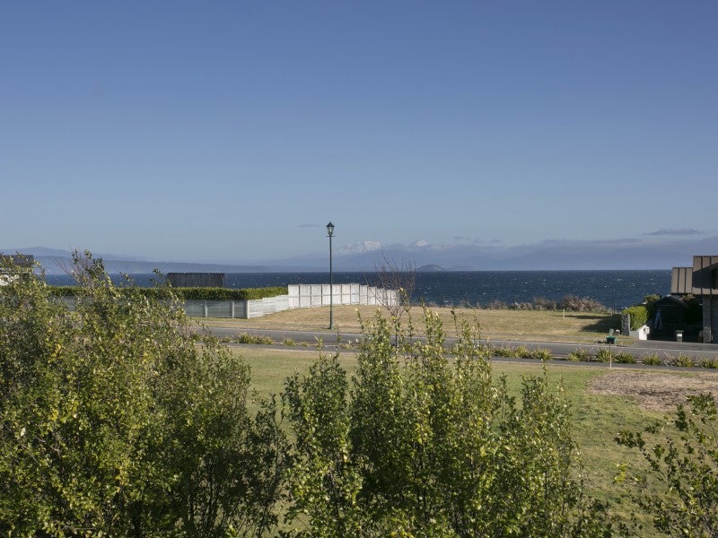 4 Waianiwa Dell, Wharewaka, Taupo - Carousel 21