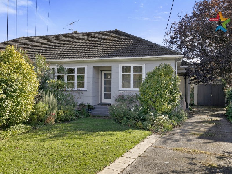 27 Pearce Crescent, Taita, Lower Hutt - Carousel 1