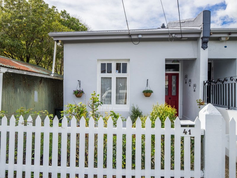 41 Riddlers Crescent, Petone, Lower Hutt - Carousel 1